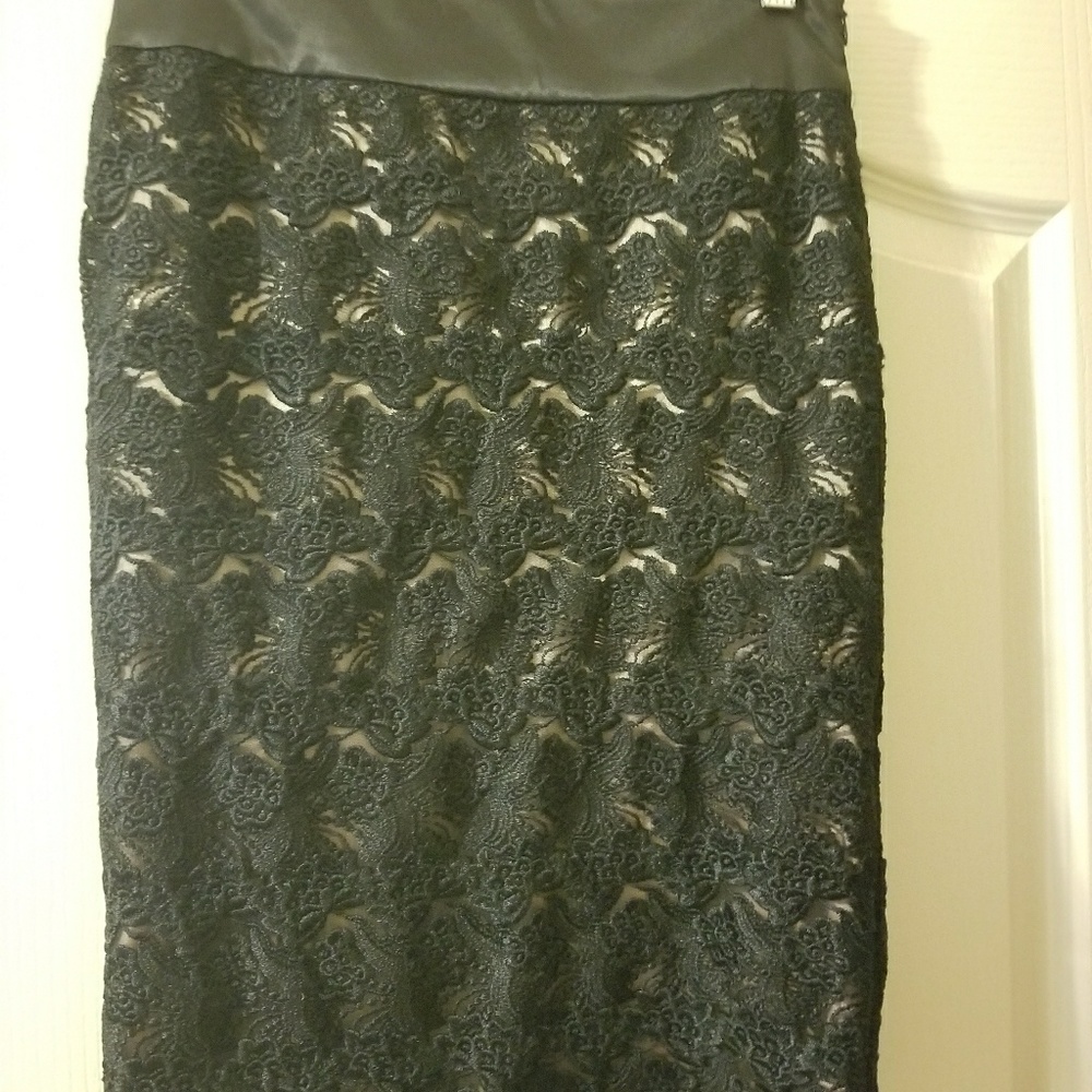 Top and bottom deep black lace dress - Picture 6 of 7